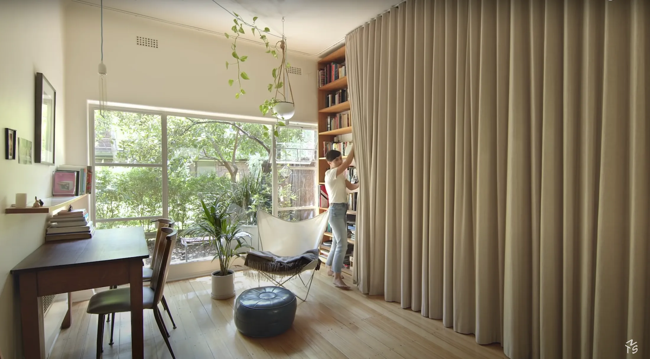 Small Apartment Savior: Curtain Hanging Tricks That Make Your Room Look Twice as Big