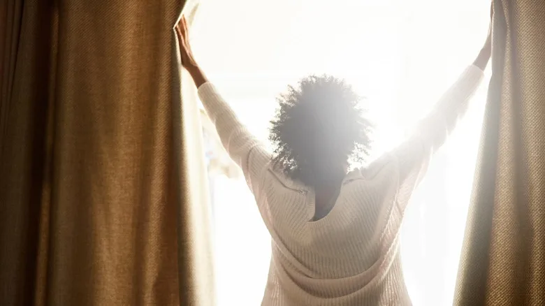 Odor Alert: Do Your New Curtains Contain Excess Formaldehyde? A Complete Guide to Self-Checking Through Touch and Smell