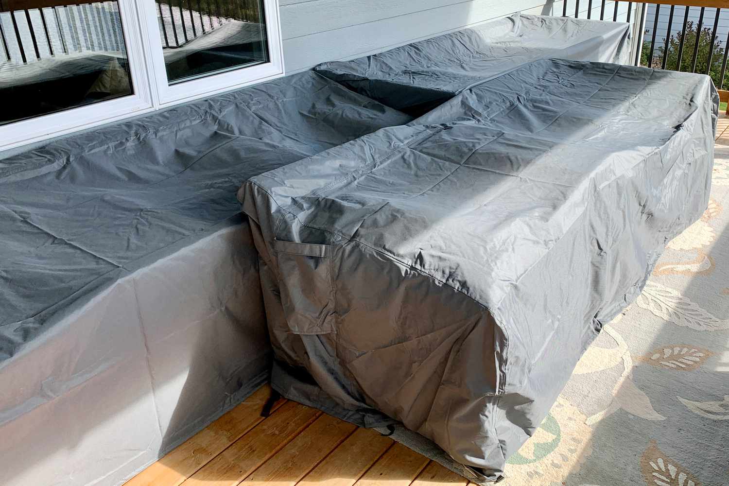 Minimalist Outdoor Style: How to Choose Outdoor Furniture Covers That Look Good and Don’t Ruin Your Space